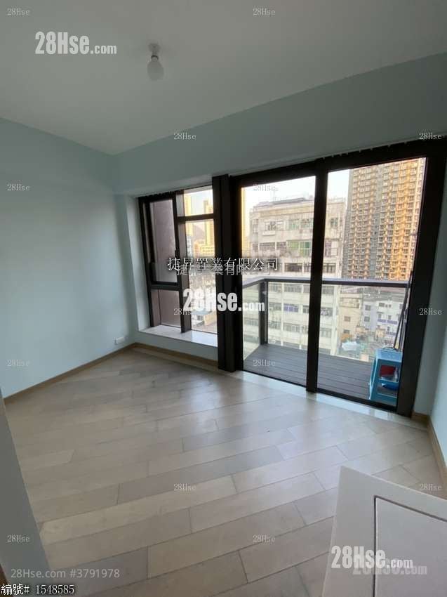 Axis Sell Studio , 1 Bathroom 212 ft²