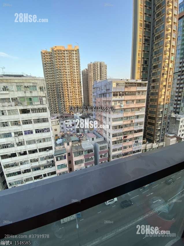 Axis Sell Studio , 1 Bathroom 212 ft²