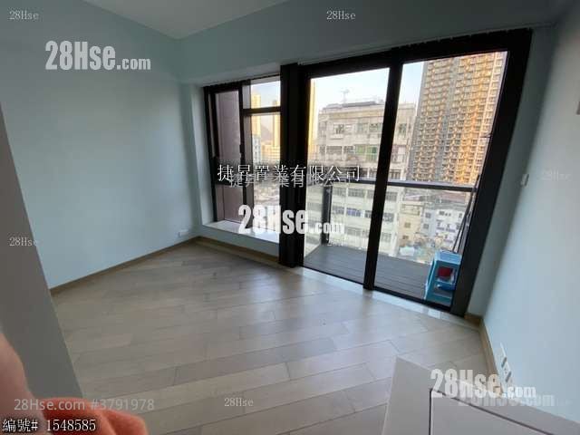 Axis Sell Studio , 1 Bathroom 212 ft²
