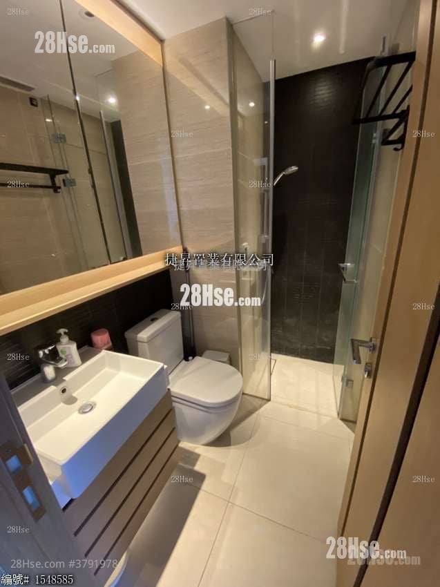 Axis Sell Studio , 1 Bathroom 212 ft²