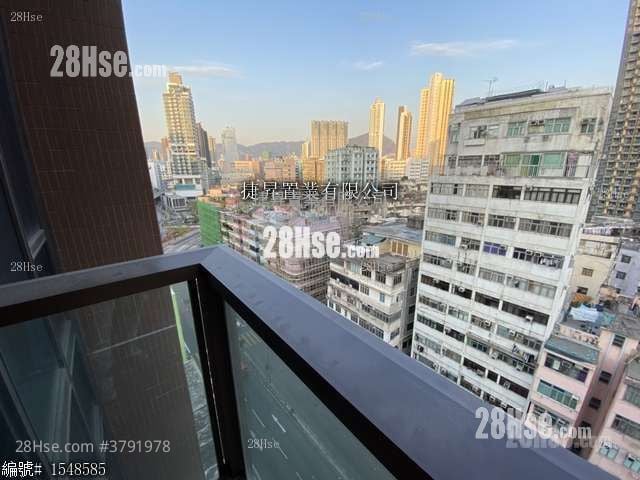 Axis Sell Studio , 1 Bathroom 212 ft²