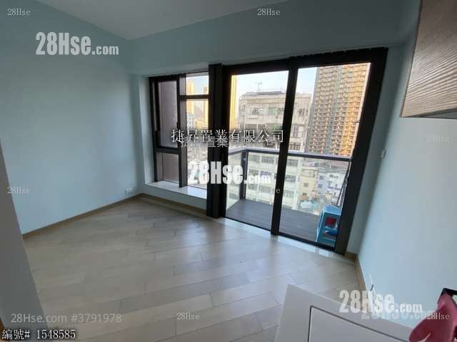 Axis Sell Studio , 1 Bathroom 212 ft²