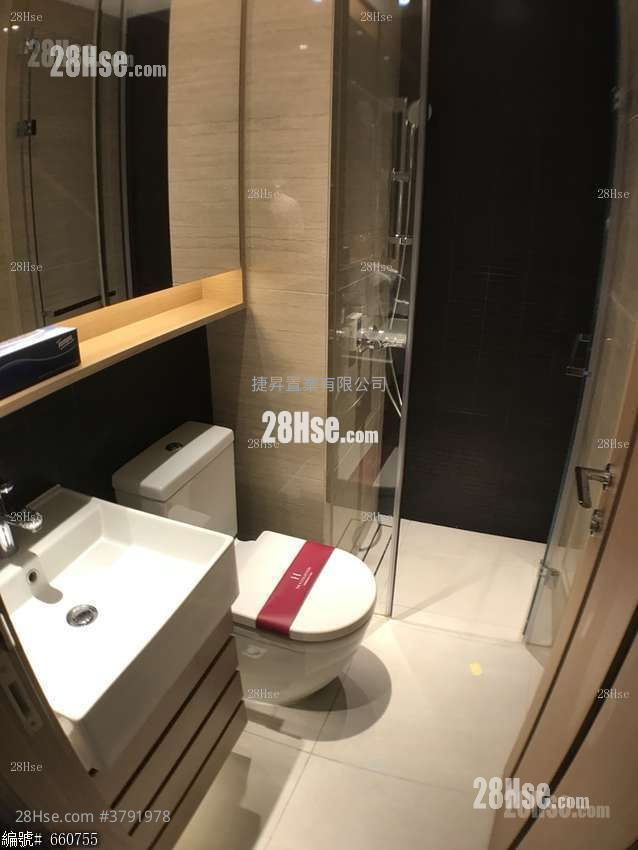 Axis Sell Studio , 1 Bathroom 212 ft²