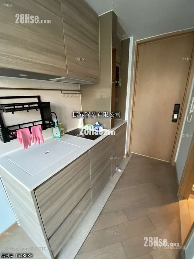 Axis Sell Studio , 1 Bathroom 212 ft²