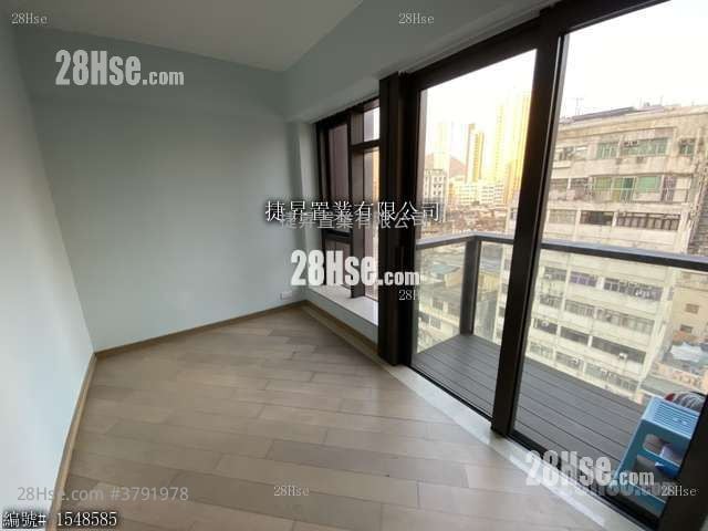 Axis Sell Studio , 1 Bathroom 212 ft²