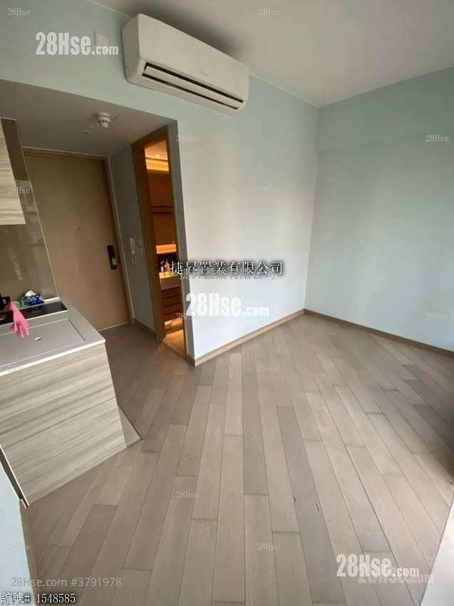 Axis Sell Studio , 1 Bathroom 212 ft²