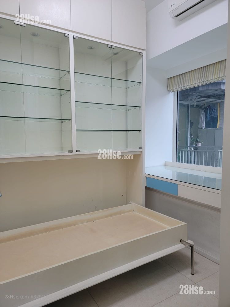 bedroom 2: 需要時更變為客房，方便招待親友。