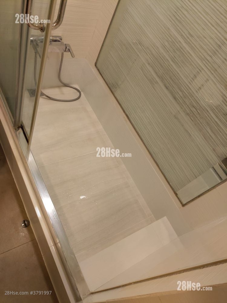 bathroom: 洗手間採用乾濕分離設計