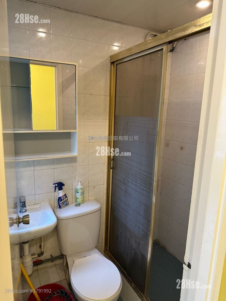 Golden Lion Garden Rental 1 Bedroom , 1 Bathroom 266 ft²