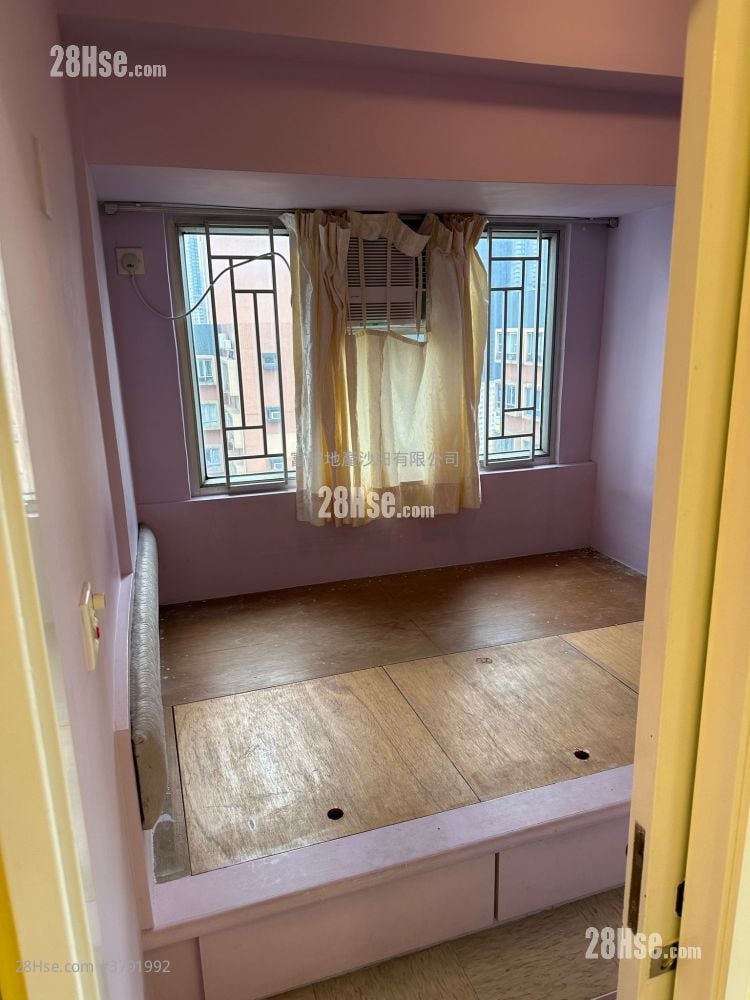 Golden Lion Garden Rental 1 Bedroom , 1 Bathroom 266 ft²