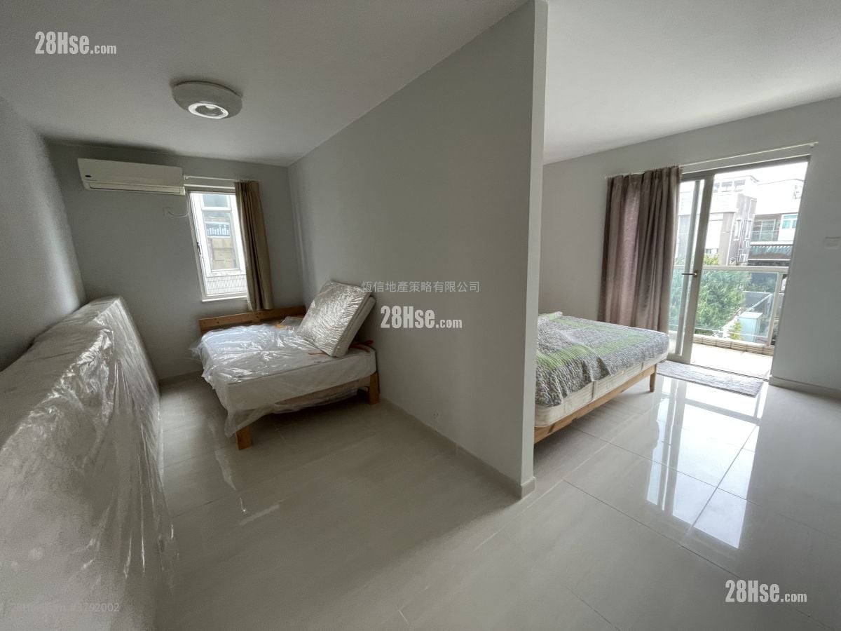 Village Sell 1,950 ft²