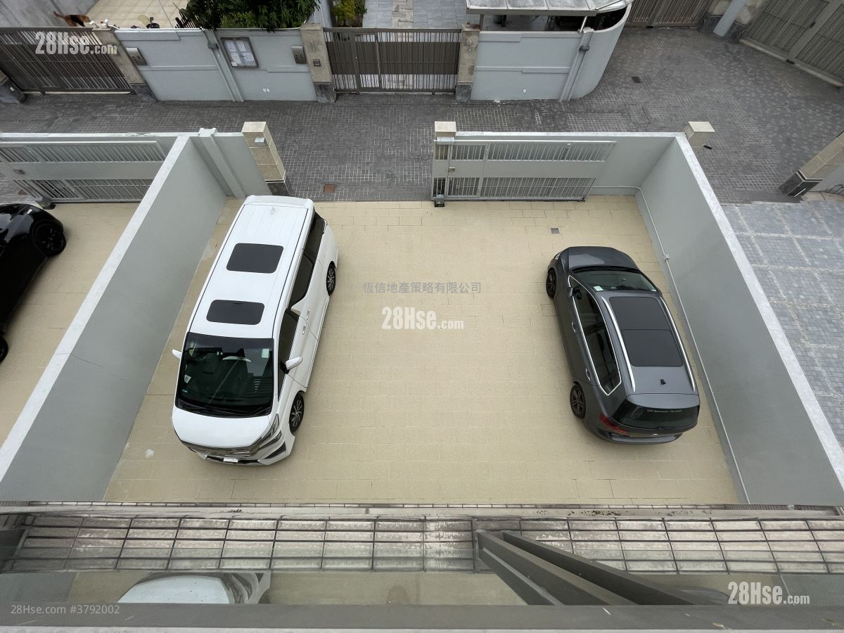 Village Sell 1,950 ft²