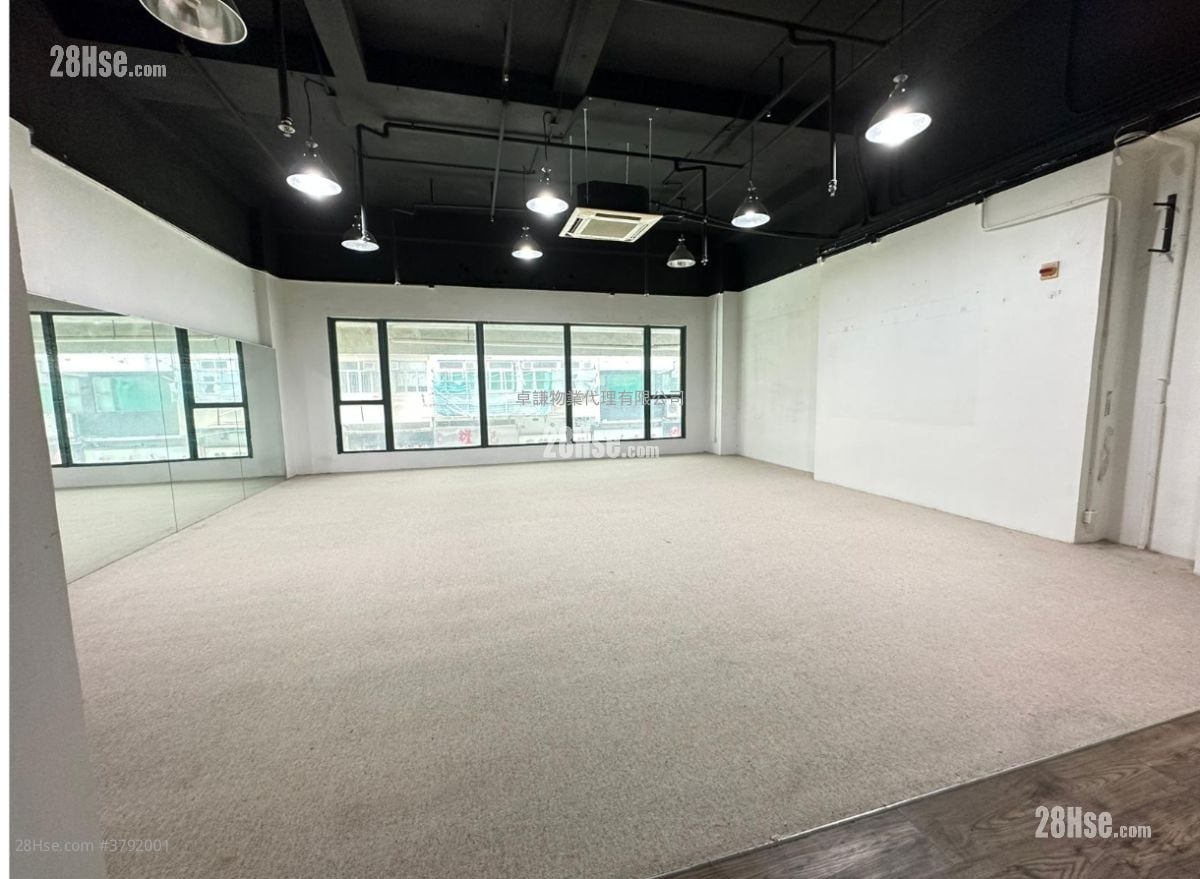 Jolly Garden Rental 977 ft²