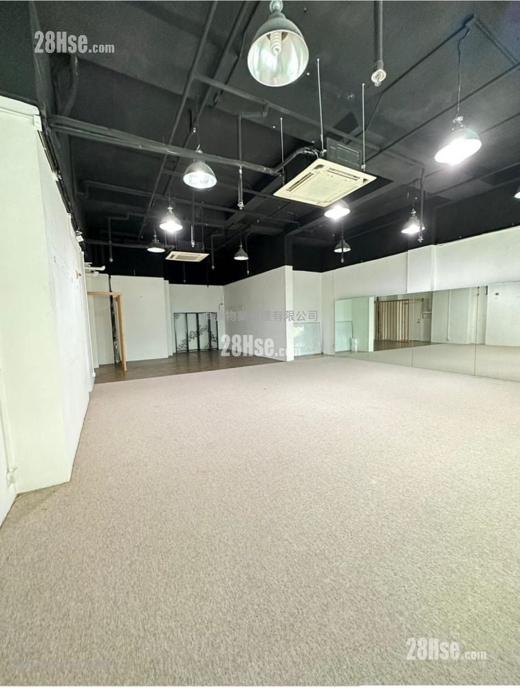 Jolly Garden Rental 977 ft²