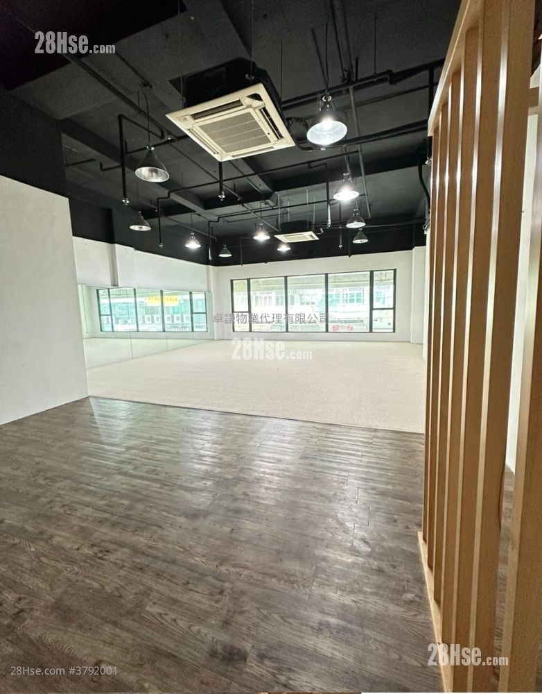 Jolly Garden Rental 977 ft²