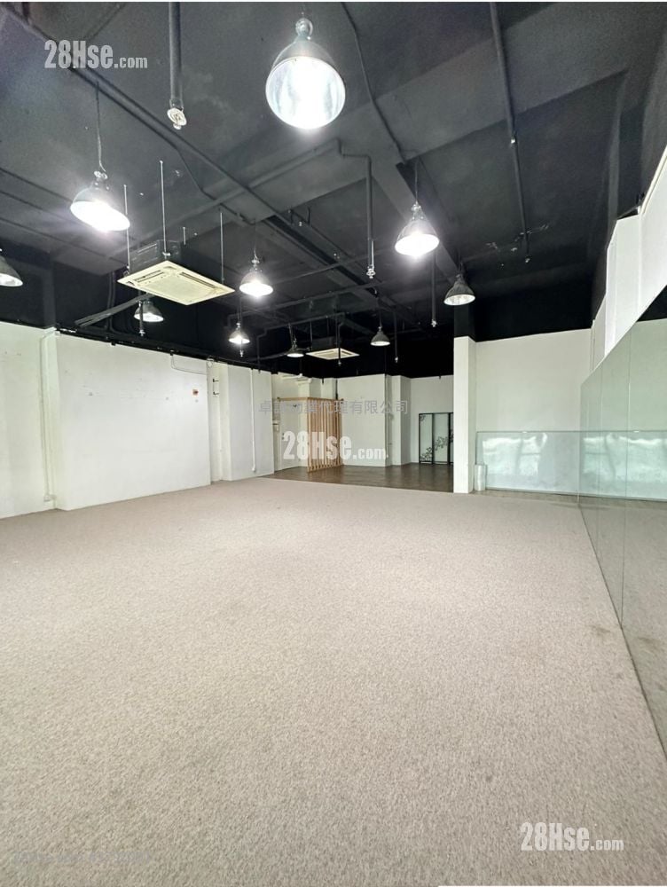 Jolly Garden Rental 977 ft²