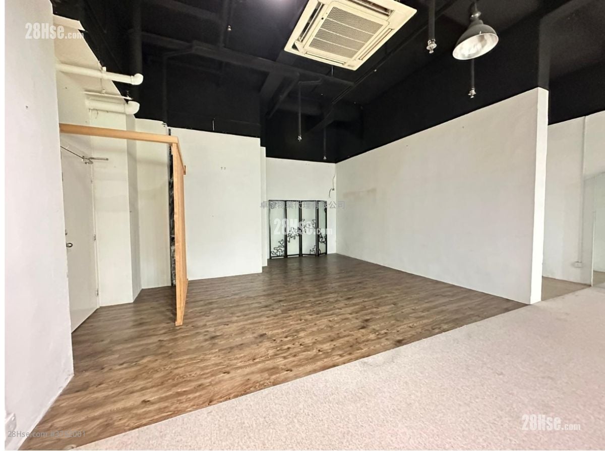 Jolly Garden Rental 977 ft²