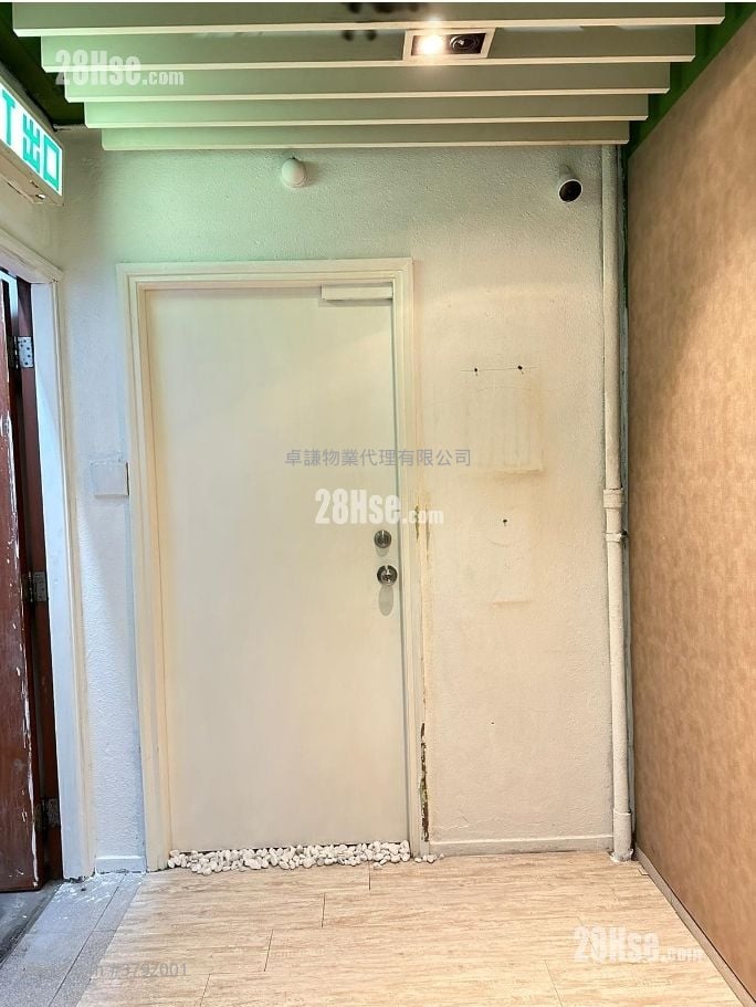 Jolly Garden Rental 977 ft²