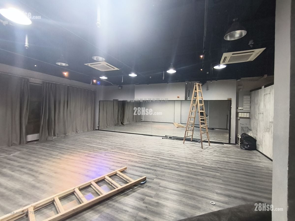 Jolly Garden Rental 977 ft²