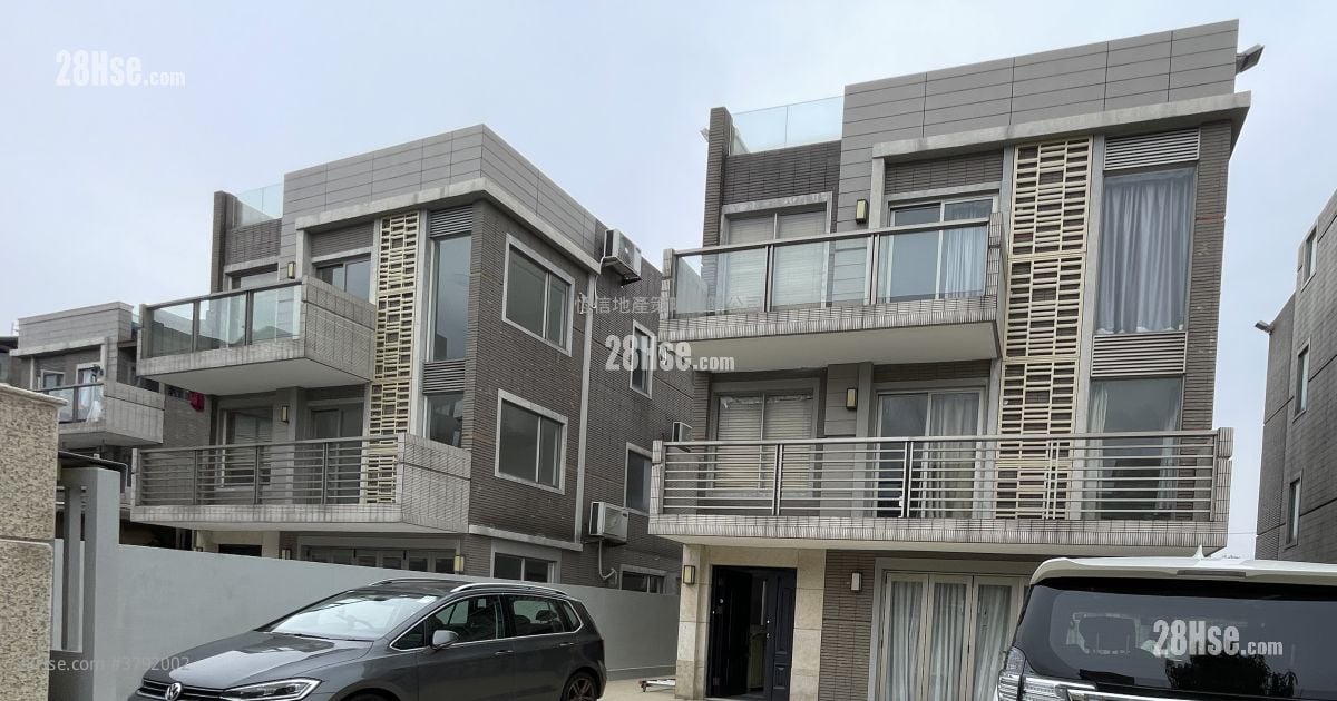 Village Sell 1,950 ft²