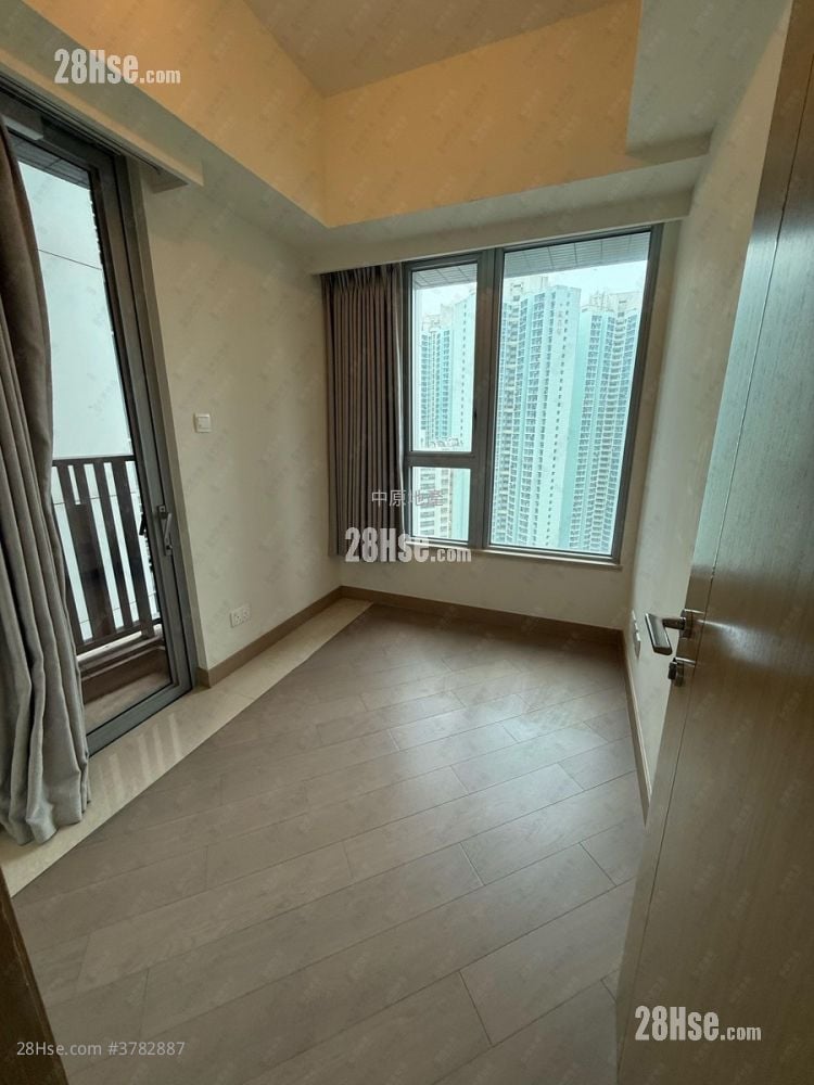 Cullinan West Sell 4 Bedrooms , 2 Bathrooms 1,221 ft²