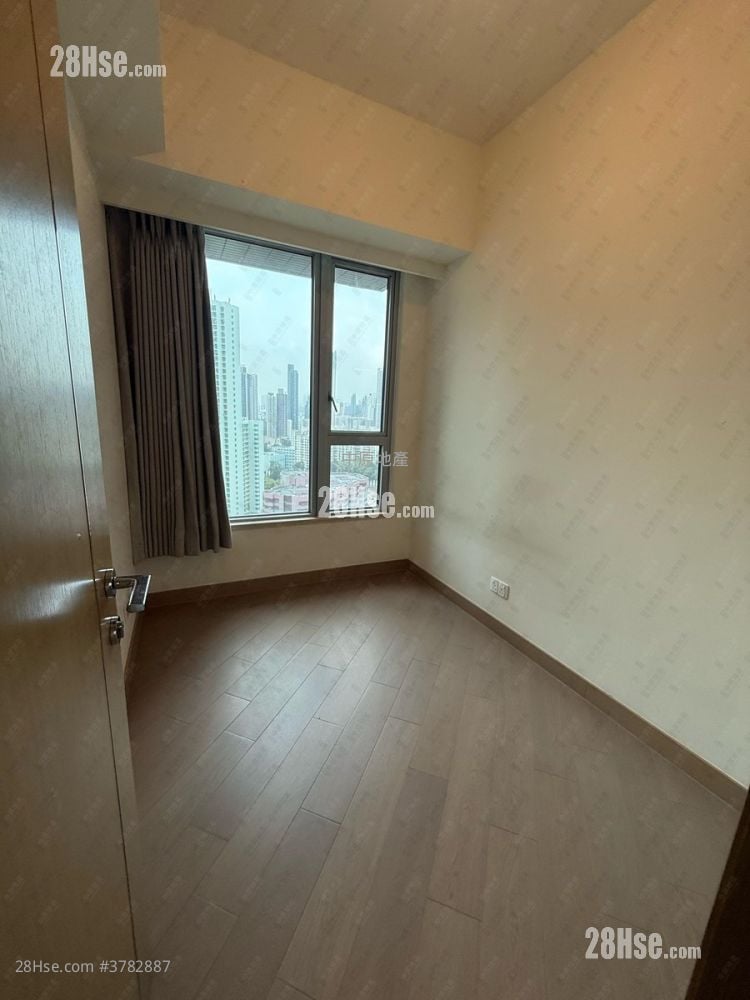 Cullinan West Sell 4 Bedrooms , 2 Bathrooms 1,221 ft²