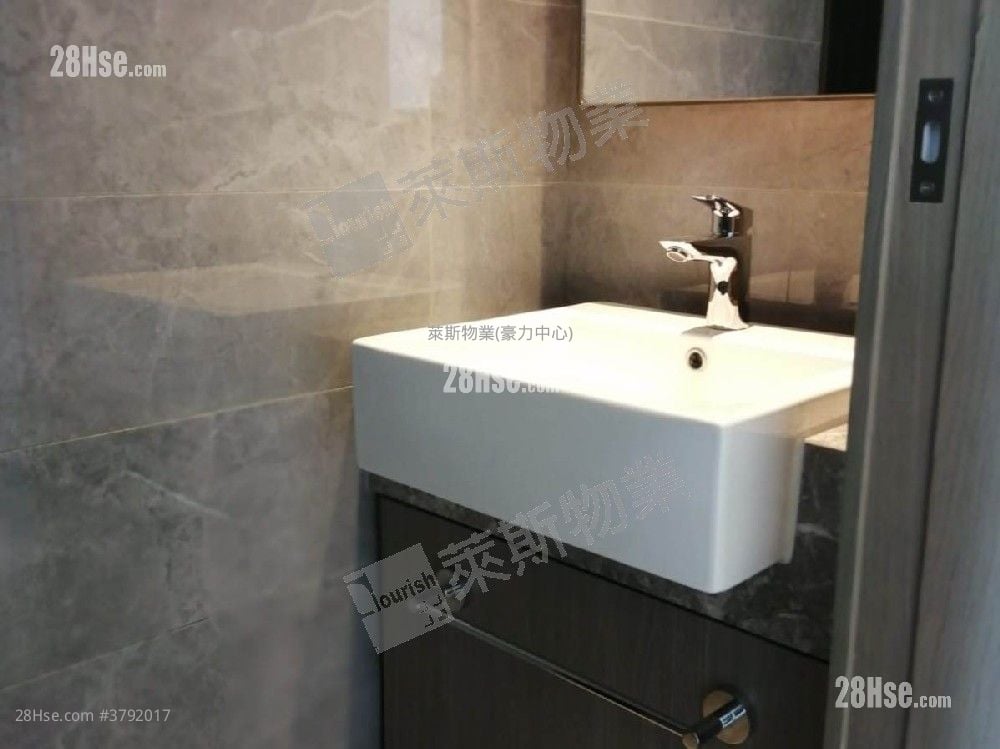 W212 Rental 1 Toilet