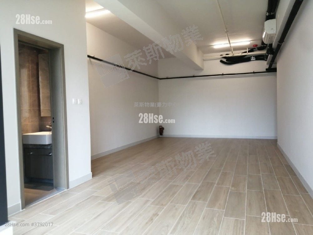 W212 Rental 1 Toilet