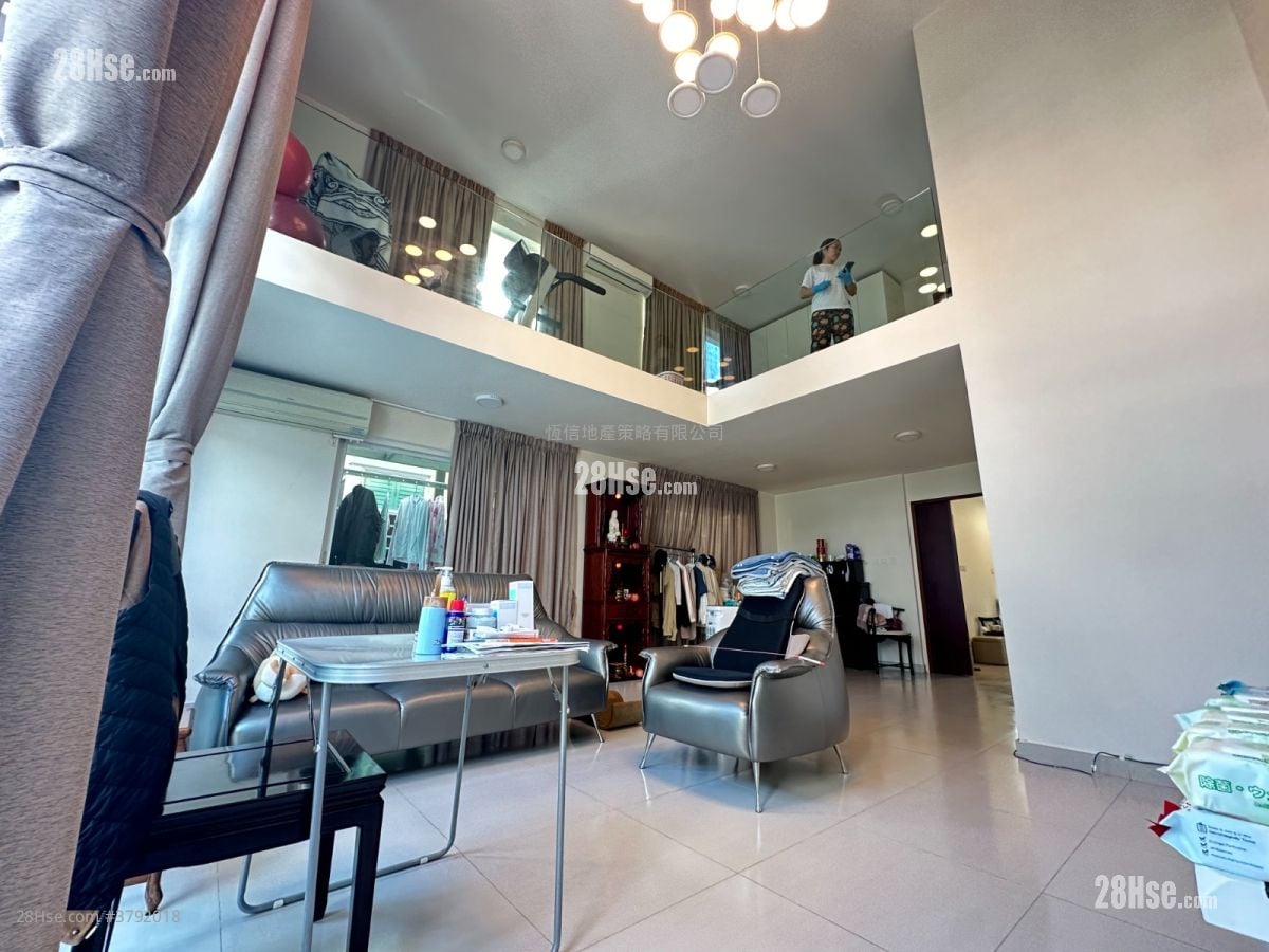 Village Sell 1,950 ft²