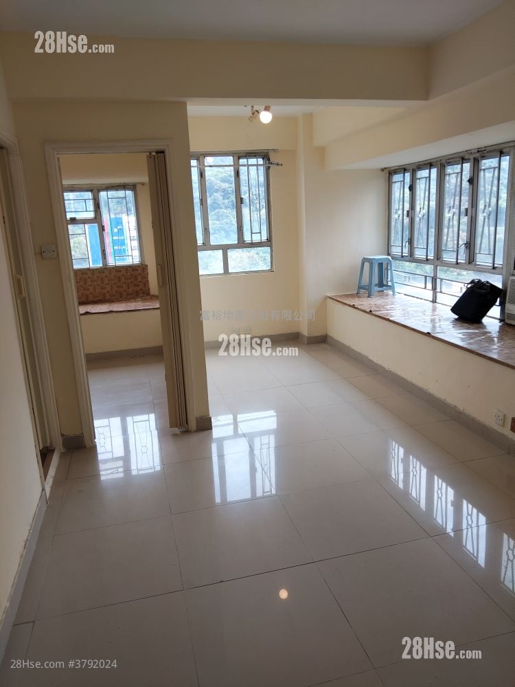 Golden Lion Garden Rental 1 Bedroom , 1 Bathroom 285 ft²