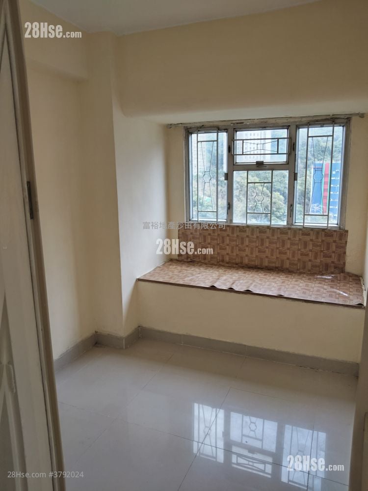 Golden Lion Garden Rental 1 Bedroom , 1 Bathroom 285 ft²