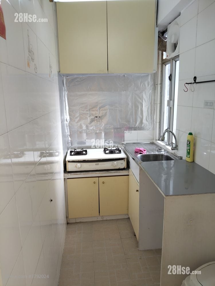 Golden Lion Garden Rental 1 Bedroom , 1 Bathroom 285 ft²