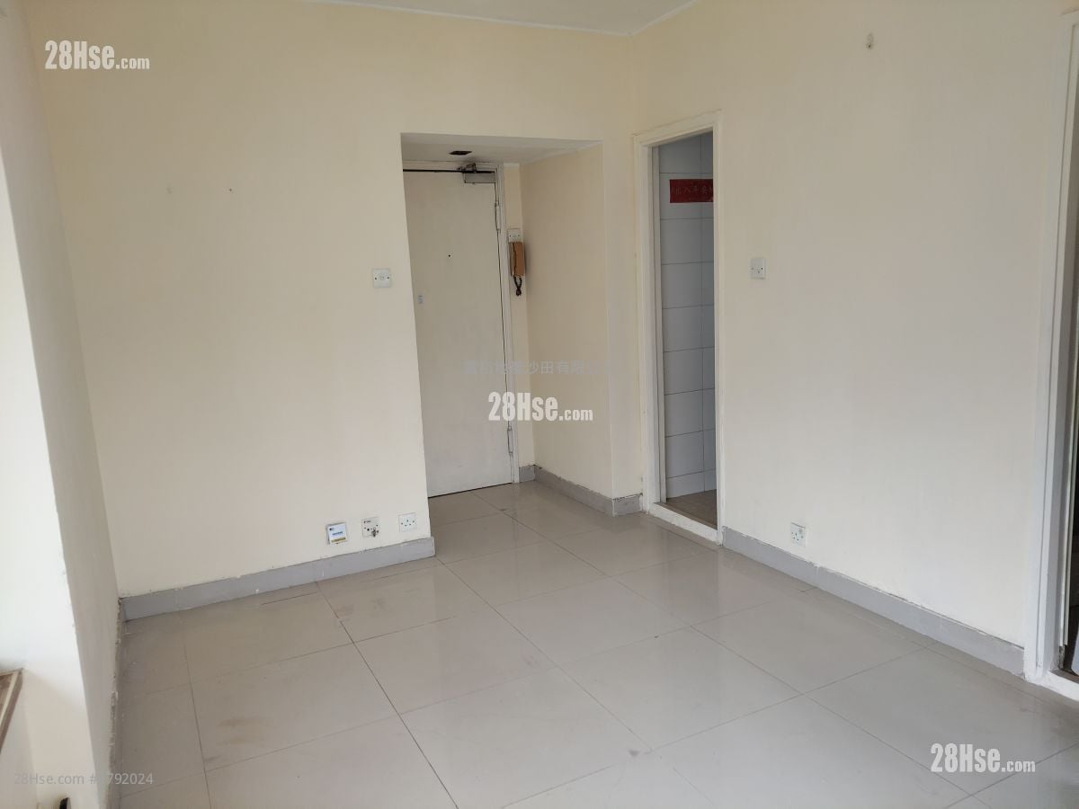 Golden Lion Garden Rental 1 Bedroom , 1 Bathroom 285 ft²