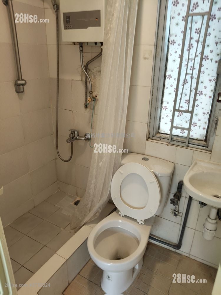 Golden Lion Garden Rental 1 Bedroom , 1 Bathroom 285 ft²