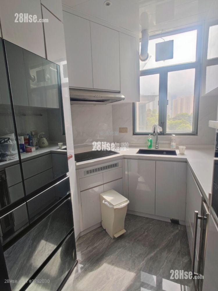 Tung Chung Crescent Sell 3 Bedrooms , 3 Bathrooms 868 ft²