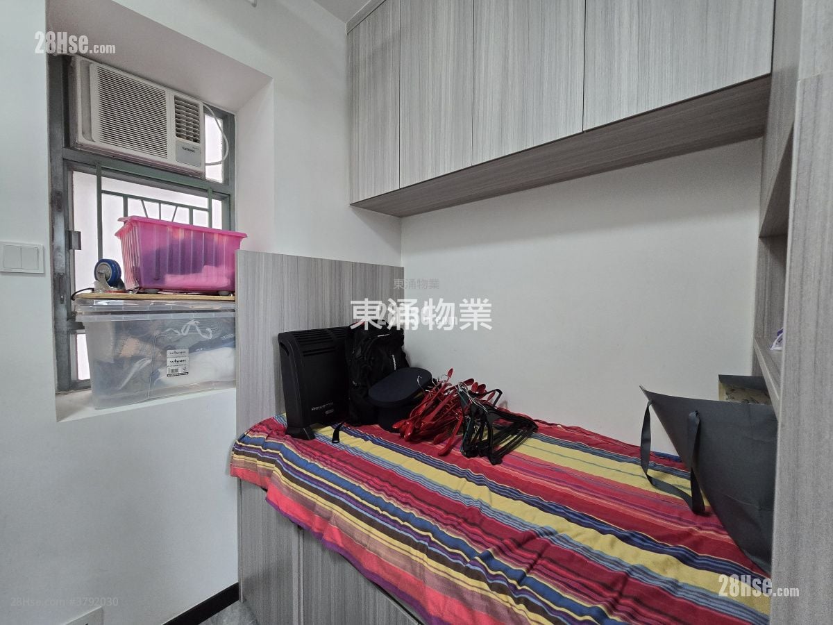 Tung Chung Crescent Sell 3 Bedrooms , 3 Bathrooms 868 ft²