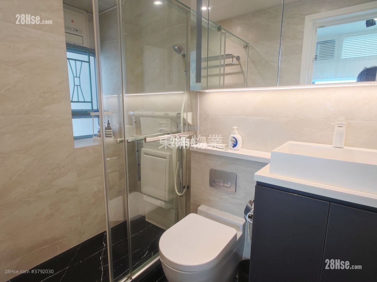 Tung Chung Crescent Sell 3 Bedrooms , 3 Bathrooms 868 ft²