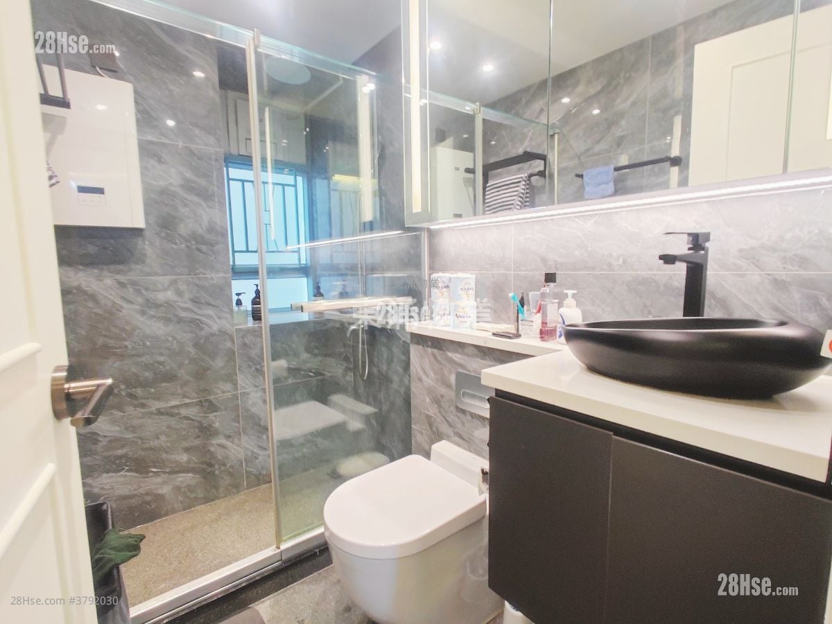 Tung Chung Crescent Sell 3 Bedrooms , 3 Bathrooms 868 ft²