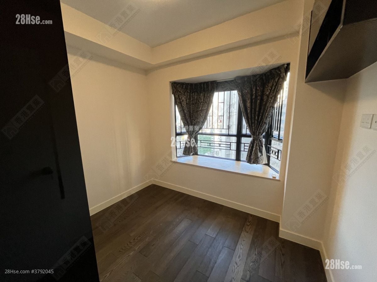 Jolly Villa Rental 3 Bedrooms , 2 Bathrooms 1,208 ft²