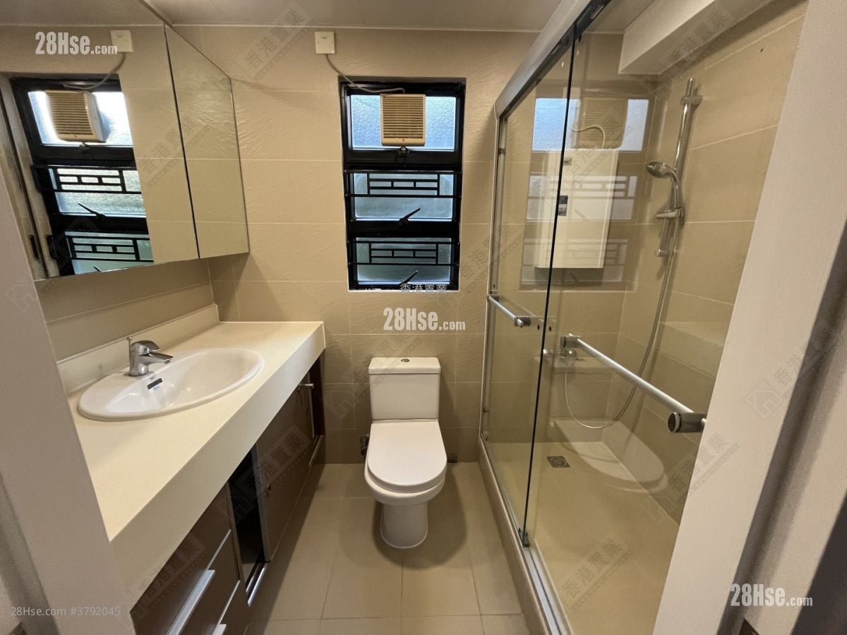 Jolly Villa Rental 3 Bedrooms , 2 Bathrooms 1,208 ft²