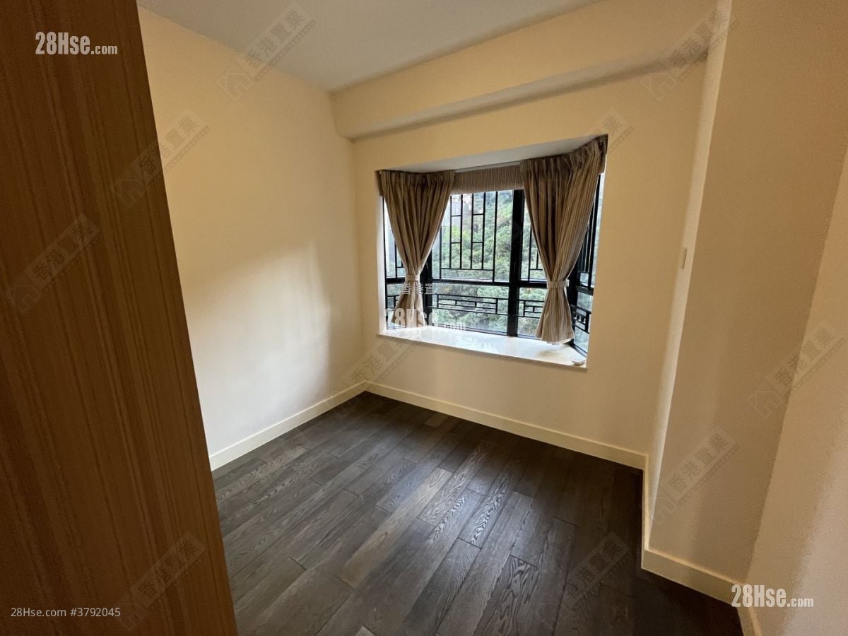 Jolly Villa Rental 3 Bedrooms , 2 Bathrooms 1,208 ft²