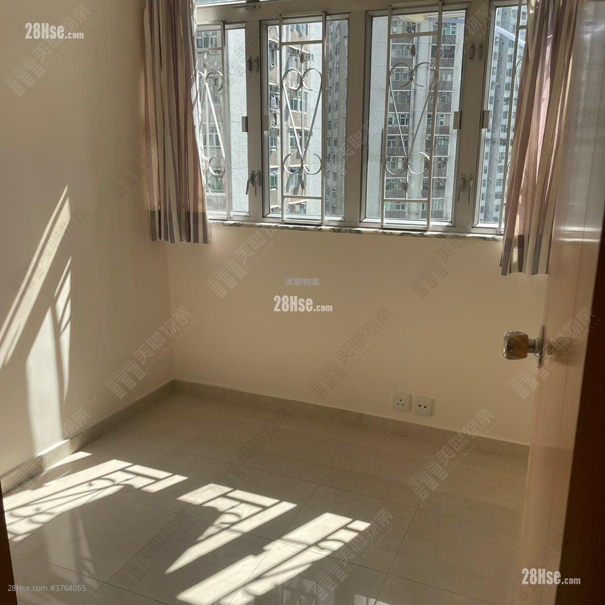 Fung Shing Court Sell 2 Bedrooms 381 ft²