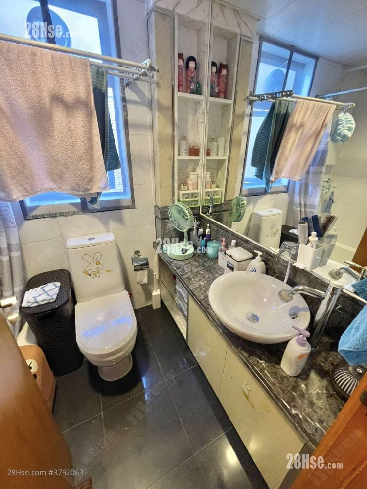 Beneville Sell 3 Bedrooms 612 ft²