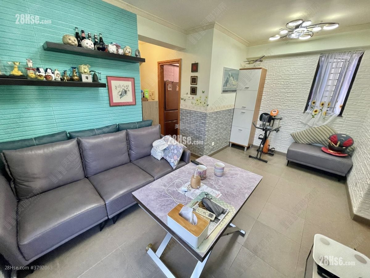 Beneville Sell 3 Bedrooms 612 ft²