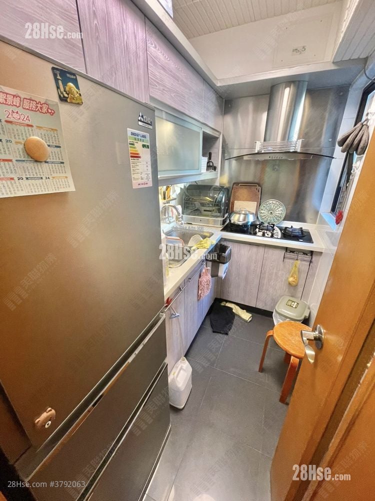 Beneville Sell 3 Bedrooms 612 ft²