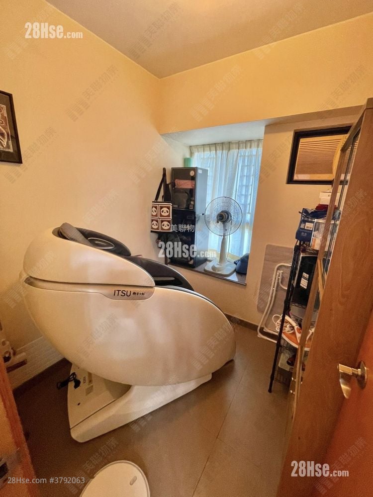 Beneville Sell 3 Bedrooms 612 ft²