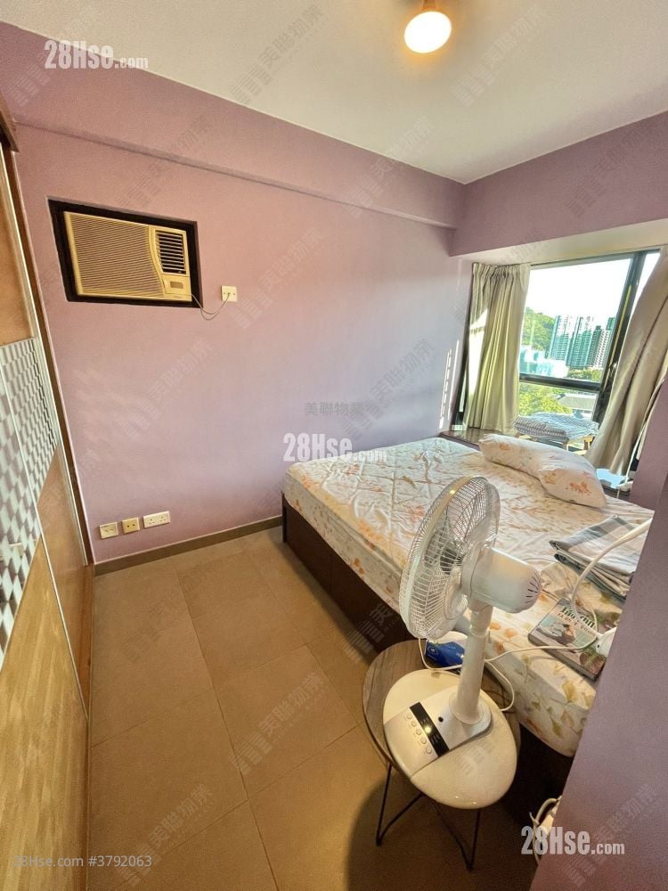 Beneville Sell 3 Bedrooms 612 ft²