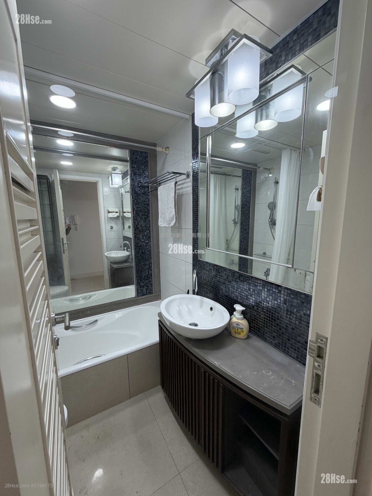 The Capitol Sell 2 Bedrooms , 1 Bathroom 519 ft²