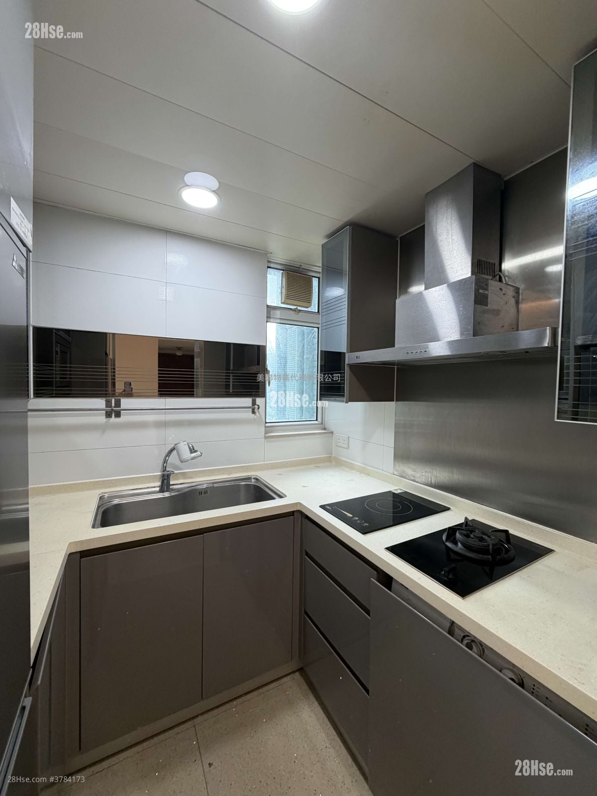 The Capitol Sell 2 Bedrooms , 1 Bathroom 519 ft²