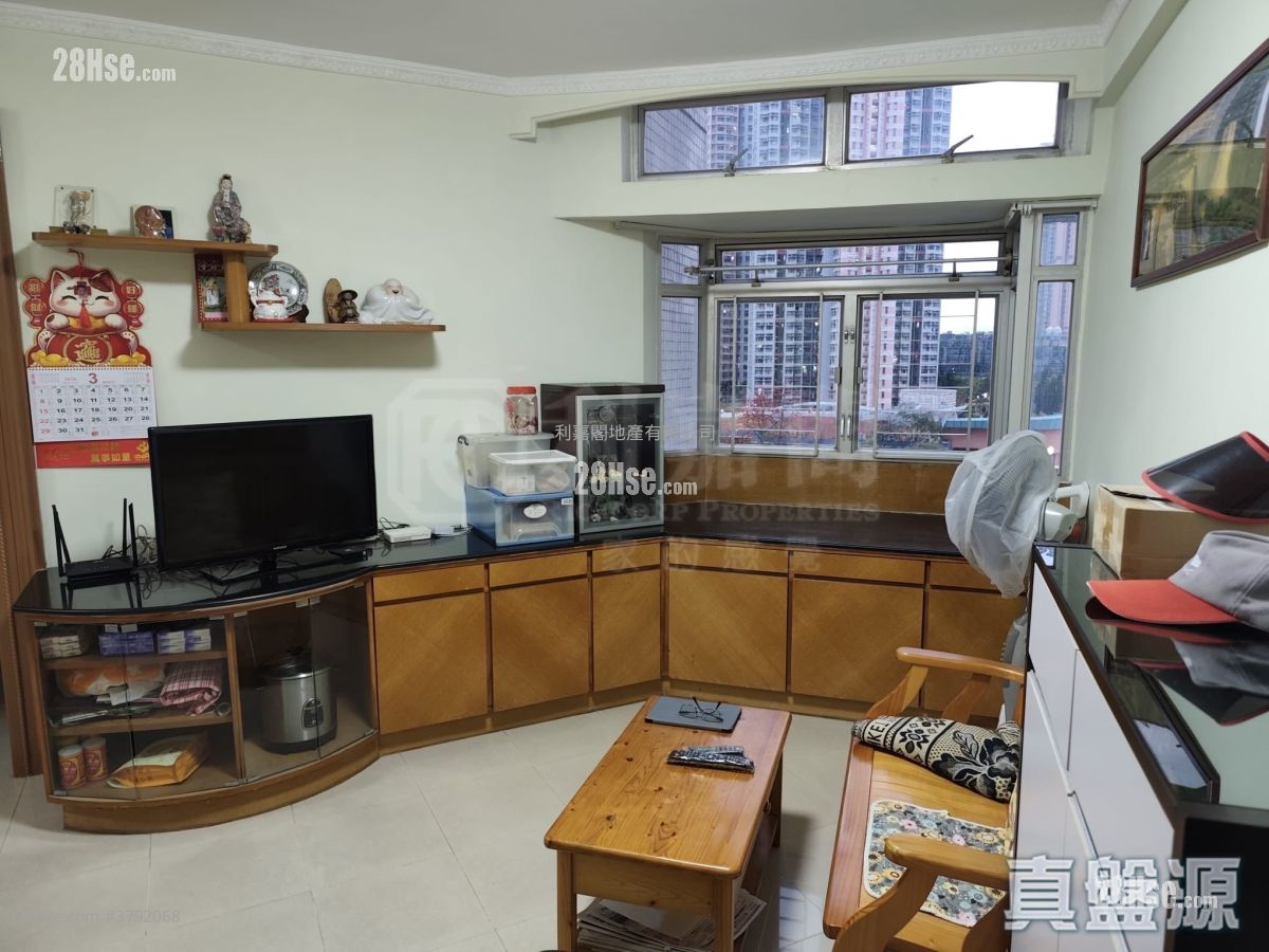 Kingswood Villas Sell 3 Bedrooms , 2 Bathrooms 630 ft²